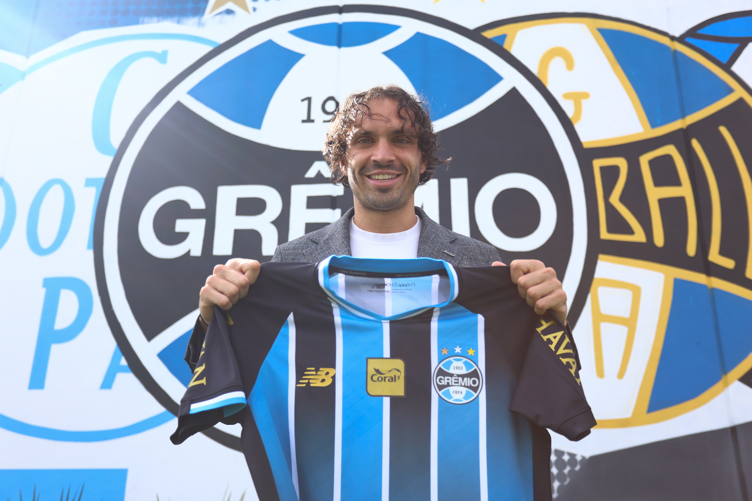 Krovinović apresentado no Grêmio: “Estou pronto”