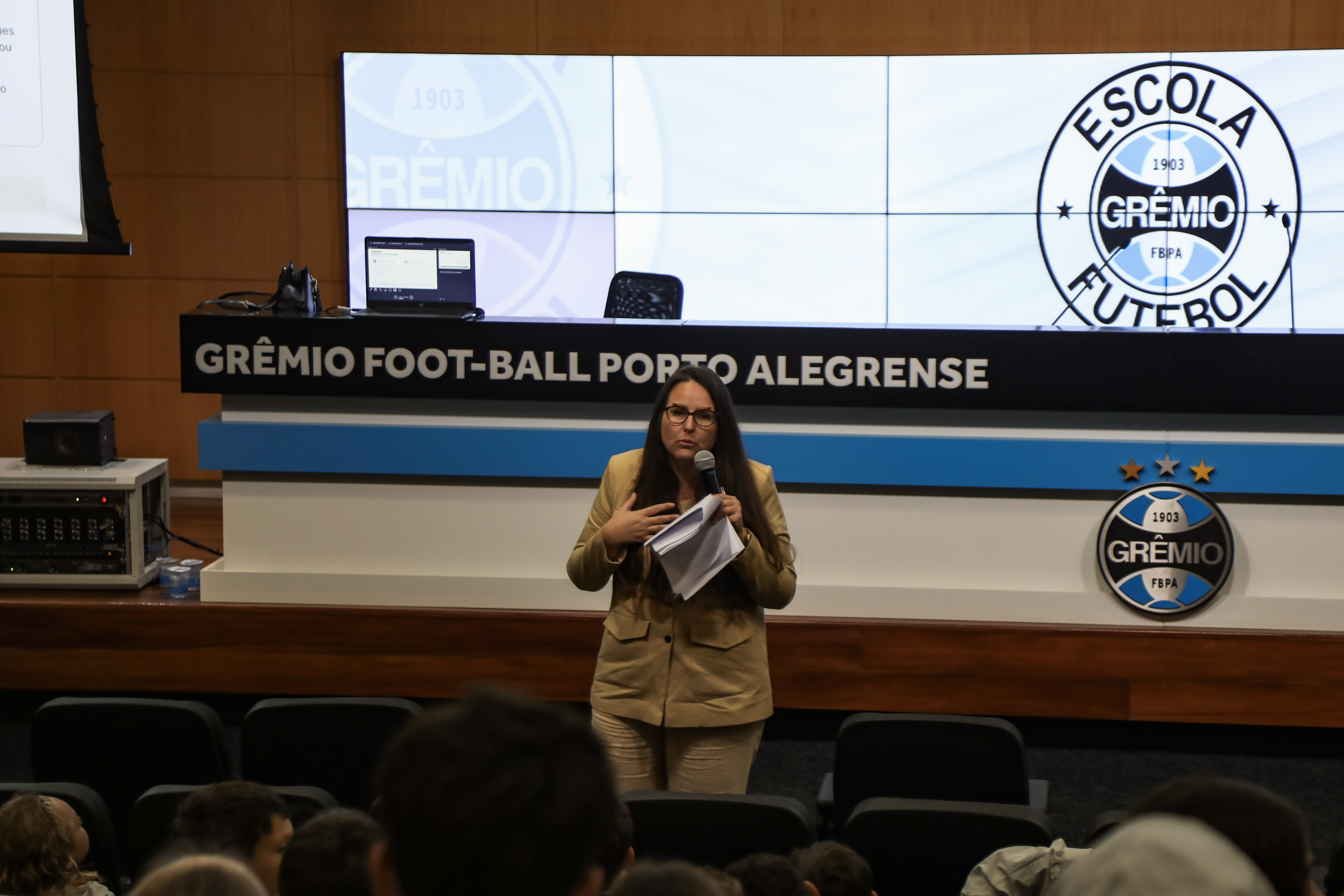 Grêmio promove palestra sobre combate à violência contra a mulher