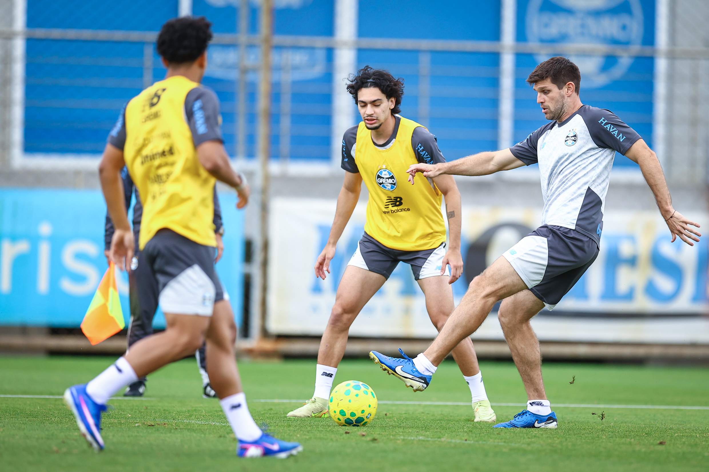 Grêmio volta aos treinos de olho na semi da Copa do Brasil